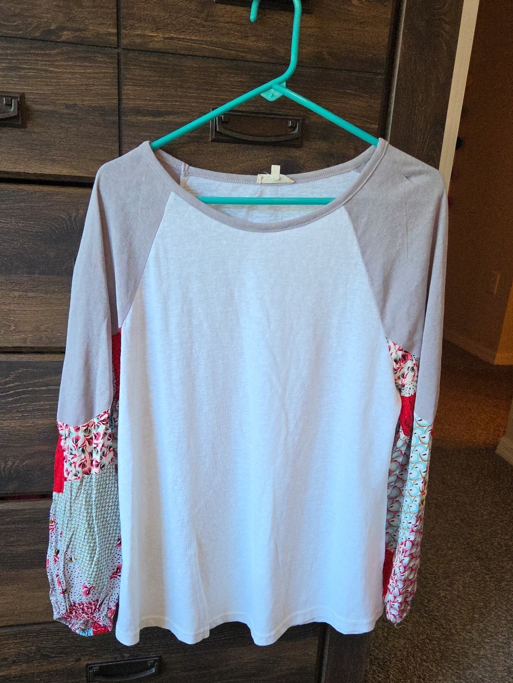 easel White Raglan Long-Sleeve Top with Patterned Patchwork Sleeves